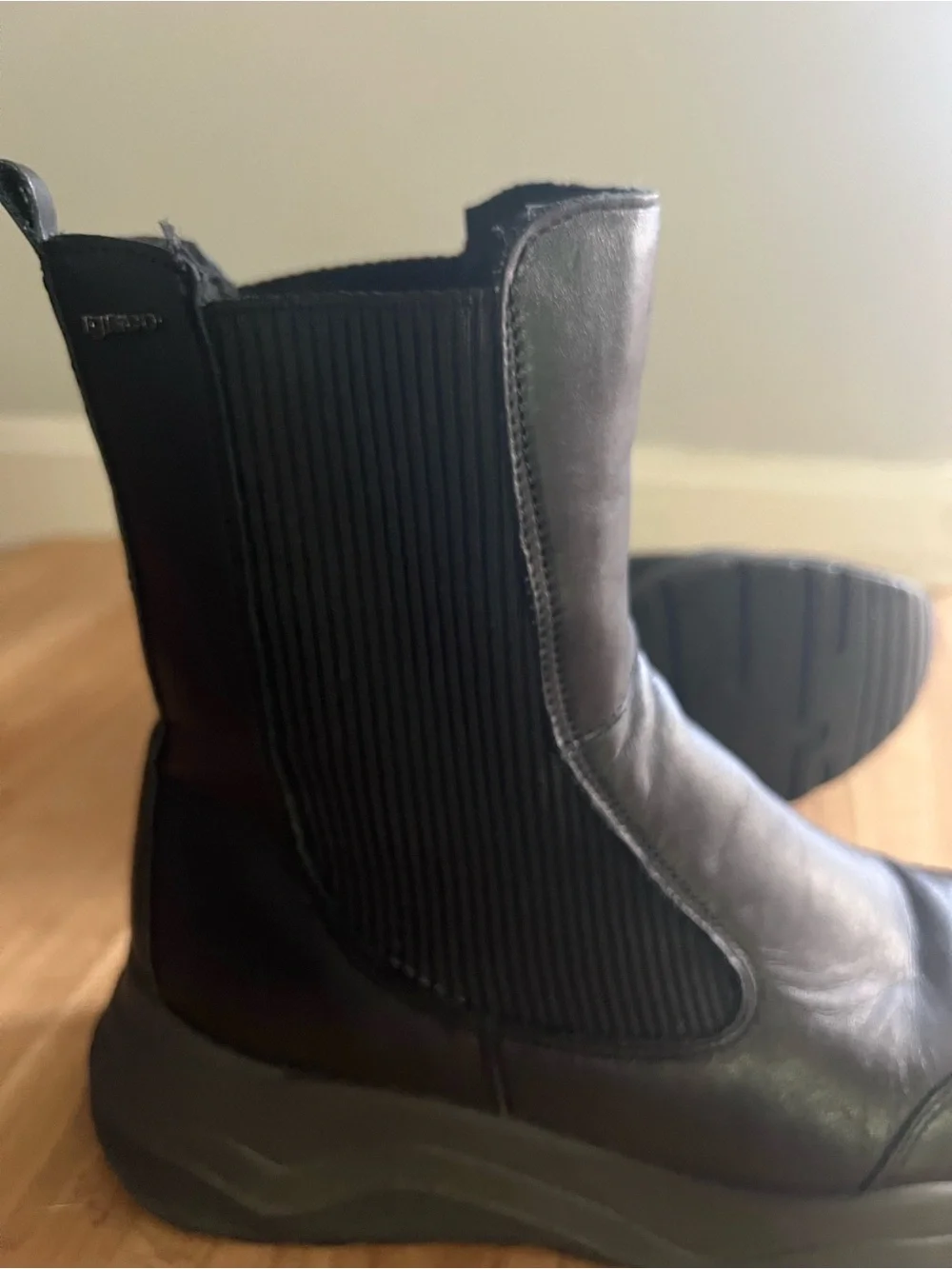 Women's Black Platform Chelsea Boots with Ribbed Elastic Panels